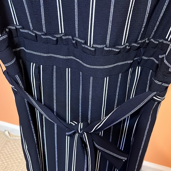 Black & white striped jumpsuit with belt size 8 - Picture 4 of 12
